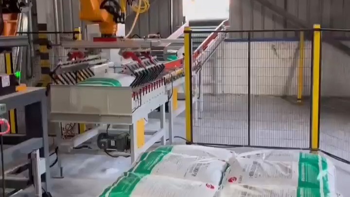 饲料码垛机器人代替生产线搬运工人